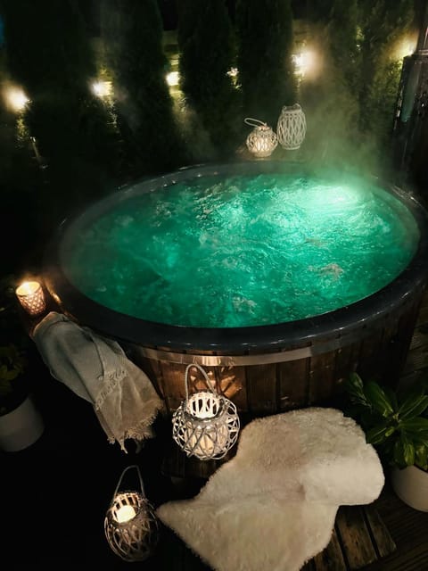 DOMKI LAURA sauna & gorąca balia Nature lodge in Pomeranian Voivodeship