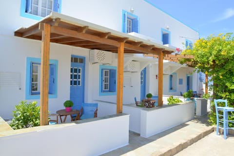 Patio, Facade/entrance, Garden, Balcony/Terrace
