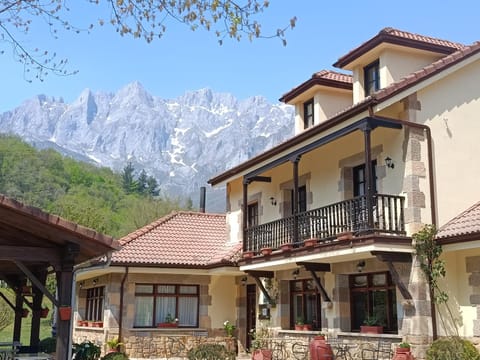 Facade/entrance, View (from property/room), Landmark view, Mountain view