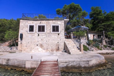 Property building, Facade/entrance, Balcony/Terrace