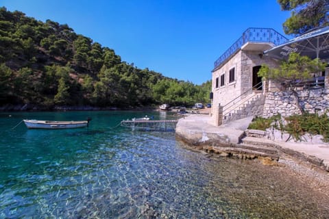 Property building, Facade/entrance, Neighbourhood, Natural landscape, View (from property/room), Other, Beach, Sea view