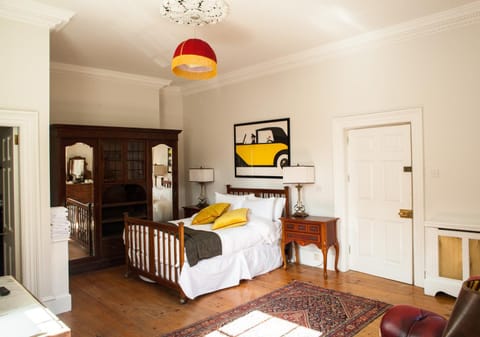Shower, Garden, Bathroom, Coffee/tea facilities, Decorative detail, Seating area, Bedroom