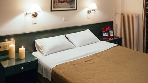 Bed, Living room, Bedroom