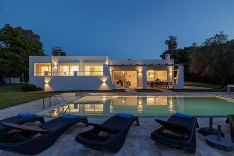 Property building, Pool view