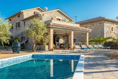 Property building, Lounge or bar, Swimming pool, Swimming pool