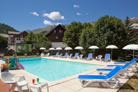 Swimming pool, Swimming pool