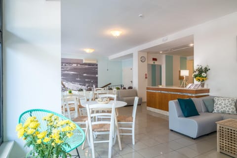 Communal lounge/ TV room, Lobby or reception