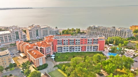 Property building, Day, Natural landscape, Bird's eye view, Sea view, Swimming pool