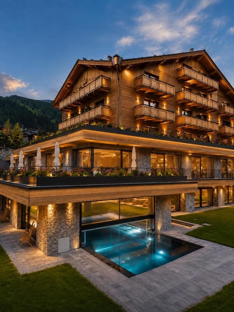 Property building, Restaurant/places to eat, Swimming pool