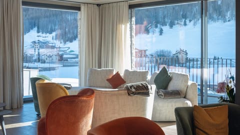 Day, Natural landscape, Living room, Seating area, Mountain view