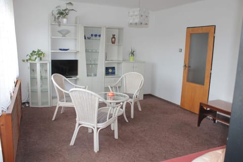 Living room, Photo of the whole room