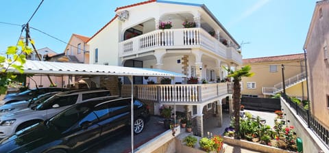 Property building, Day, Neighbourhood, View (from property/room), Balcony/Terrace, Street view, Parking