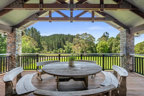 View (from property/room), Balcony/Terrace, Dining area