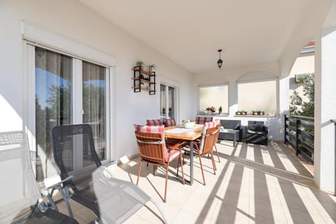 Apartment Pantalon, big terrace and free parking Apartment in Zadar