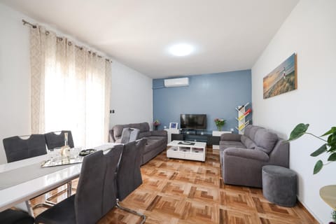 Apartment Pantalon, big terrace and free parking Apartment in Zadar