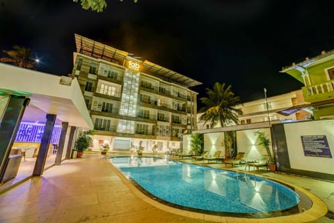 Facade/entrance, Swimming pool