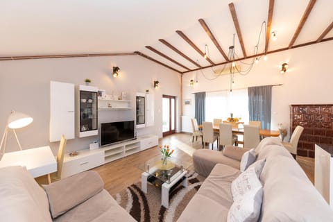 Communal lounge/ TV room, Living room, Dining area