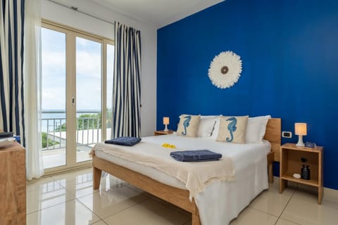Bed, Balcony/Terrace, Photo of the whole room, Bedroom, Sea view