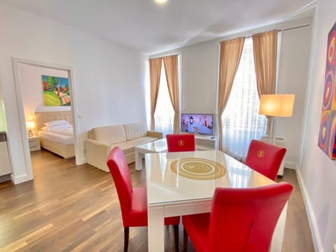 Communal lounge/ TV room, Living room, Dining area