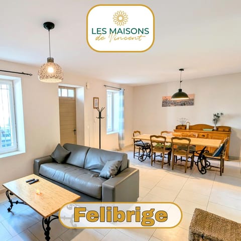 Felibrige - Clim - Cour House in Arles