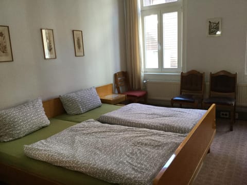 Photo of the whole room, Family