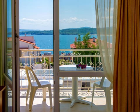 View (from property/room), Balcony/Terrace, Sea view