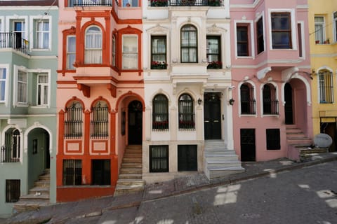 Facade/entrance, City view, Street view