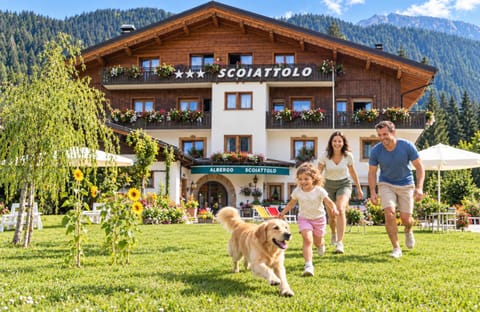 Property building, Spring, Day, People, Natural landscape, Garden, Pets, Guests, Garden view, Mountain view, children, group of guests, Family