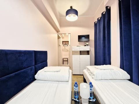 Shower, Toilet, Bed, Bathroom, TV and multimedia, Photo of the whole room, Communal kitchen, Non alcoholic drinks, heating, storage, toaster, towels, kitchen