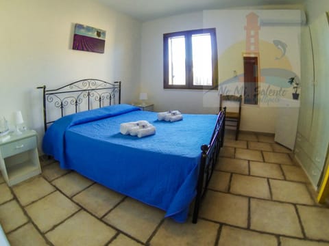 Photo of the whole room, Bedroom, towels, wardrobe, air conditioner