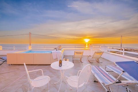 Day, Natural landscape, View (from property/room), Balcony/Terrace, Living room, Seating area, Sea view, Sunrise, Sunset