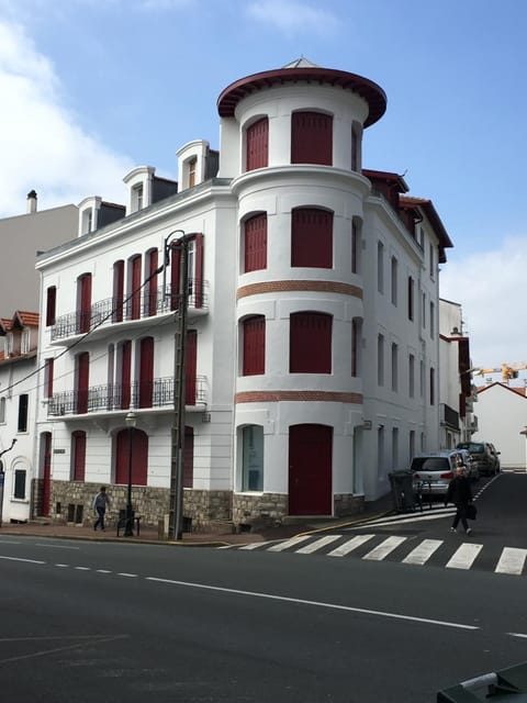Property building, Neighbourhood