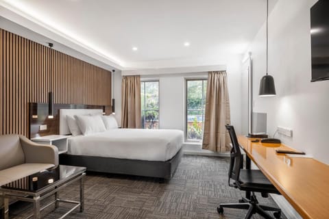 Bed, TV and multimedia, Living room, Photo of the whole room, Bedroom