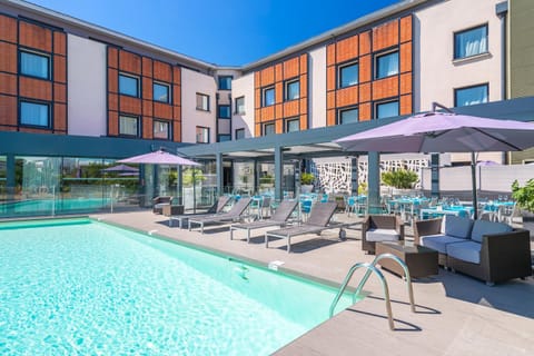 Property building, Swimming pool