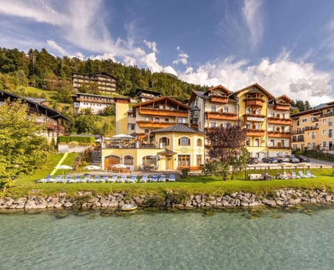 Property building, Facade/entrance, City view, Garden view, River view, Street view