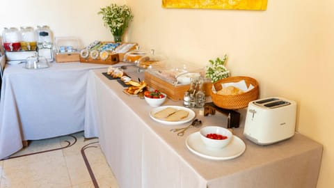 Food and drinks, Continental breakfast, Buffet breakfast