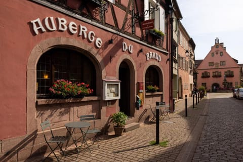 Property building, Restaurant/places to eat