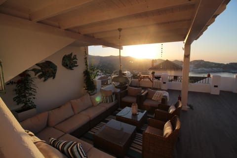 Patio, Natural landscape, View (from property/room), Lounge or bar, Seating area, City view, Garden view, Mountain view, Pool view, Sunrise, Sunset