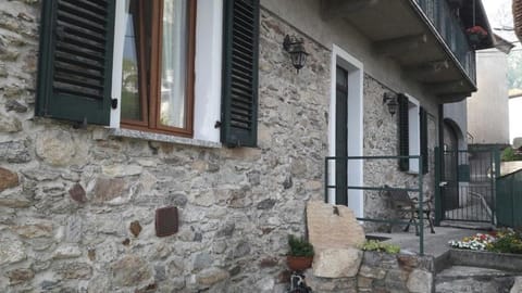 La casa delle grigne House in Mandello del Lario