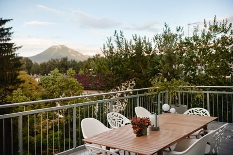 Balcony/Terrace, Balcony/Terrace, Mountain view