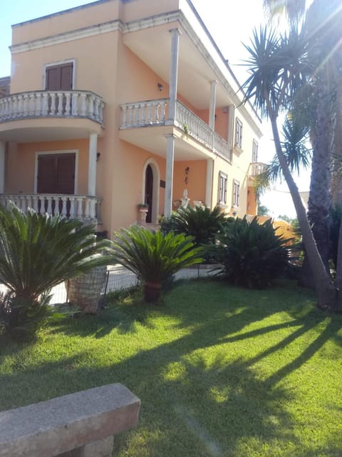 Property building, Facade/entrance, Garden