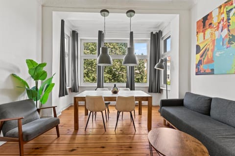 Living room, Seating area, Dining area