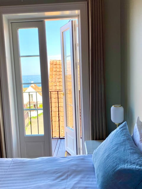 Bed, Bedroom, Sea view