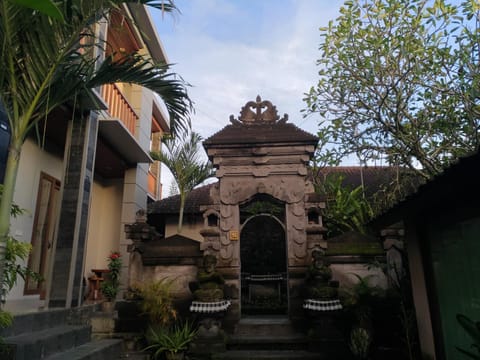Mekenyem House Ubud Bed and Breakfast in Ubud