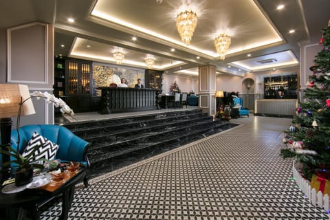 Staff, Lobby or reception, Lounge or bar, Decorative detail