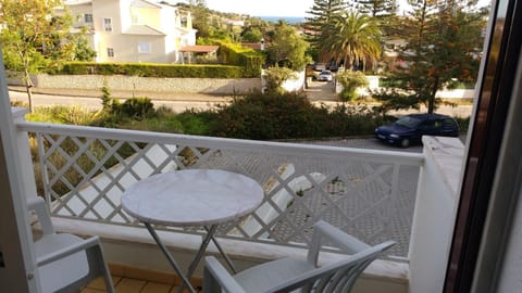 Sea view, Street view