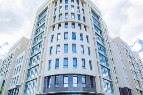 Property building, Nearby landmark, Restaurant/places to eat, Neighbourhood, Area and facilities, Supermarket/grocery shop, Shopping Area