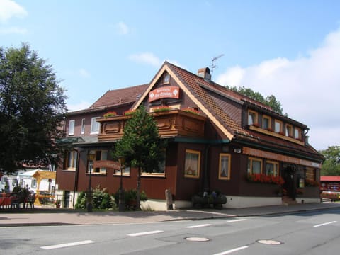Property building, Restaurant/places to eat, Summer