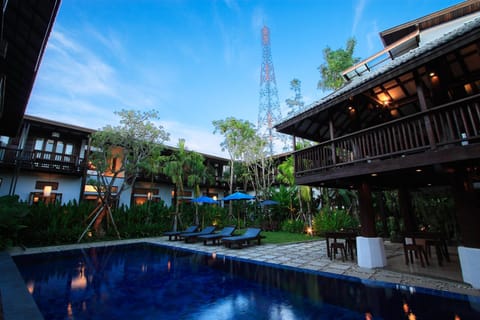 Swimming pool, Swimming pool