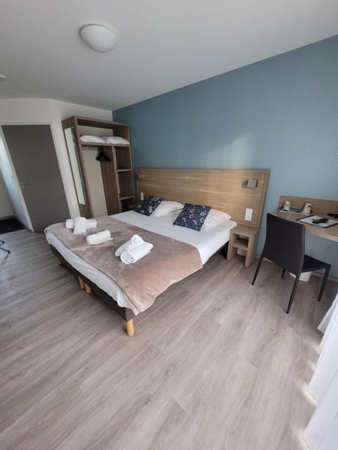 Bed, Photo of the whole room